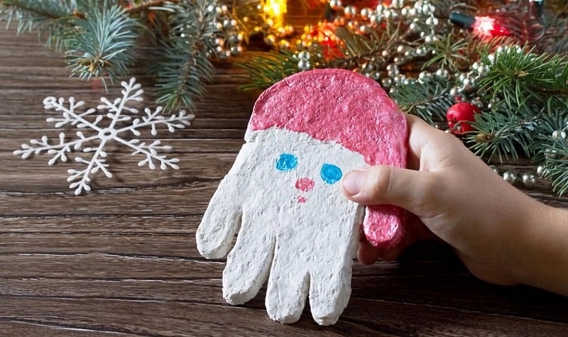 Empreinte de main pâte à sel Père Noël
