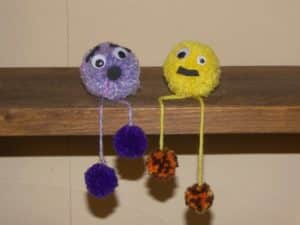 activité avec des pompons