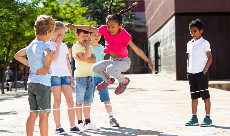 Jeu de l'élastique / Elastique à sauter, saut à l'élastique, élastique pour  enfants