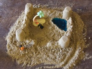jouer au sable à la maison
