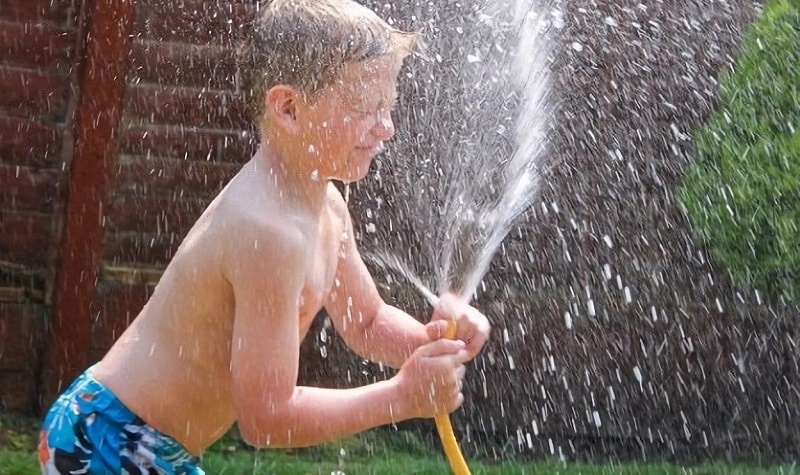jeux et activités d'eau pour les enfants