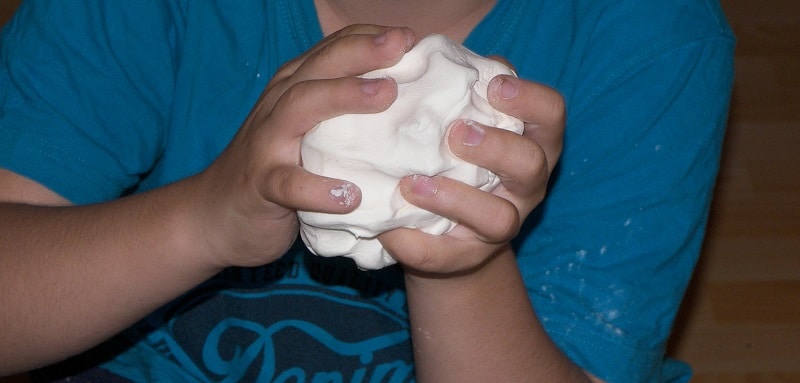 Créer de la pâte à modeler avec des ingrédients du garde-manger