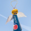 Créez un ange de Noël moderne à partir d’une canette de soda