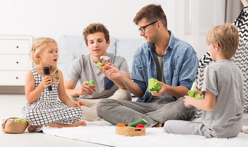 Préparer la fête des mères avec papa