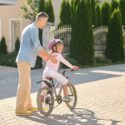 Apprendre à faire du vélo à son enfant : une méthode pas à pas