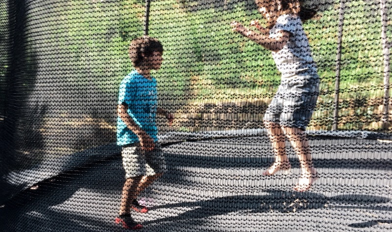 Jeux de trampoline à deux