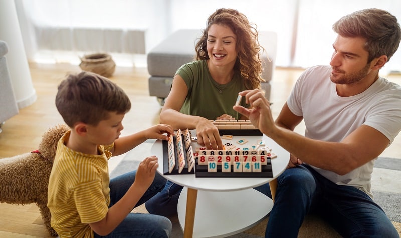 Jeux de société en famille : comment choisir pour satisfaire tout le monde