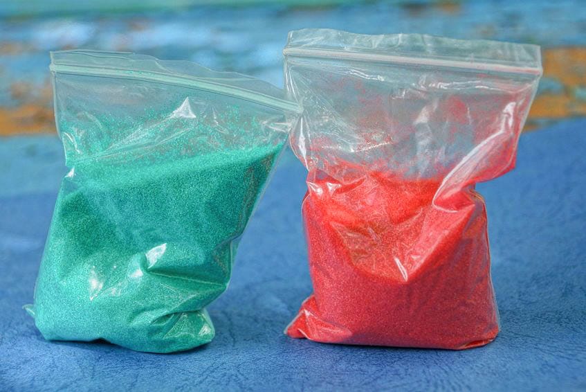 Comment fabriquer soi-même du sable de couleur ?