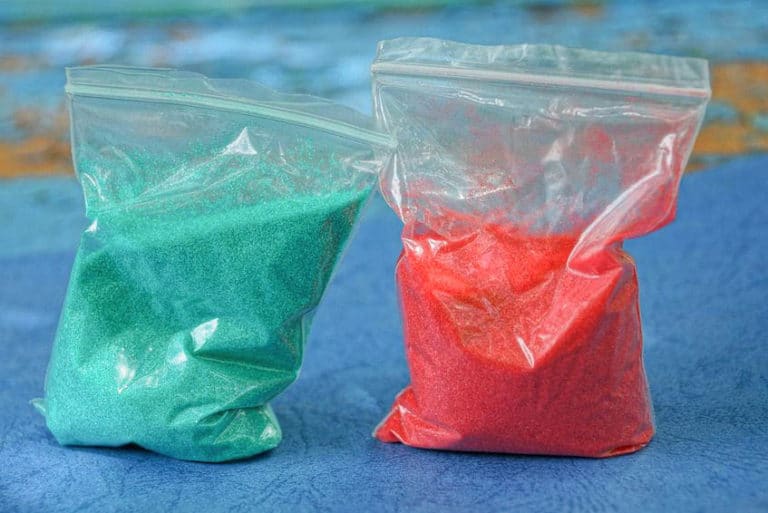 Faire du sable coloré : technique simple