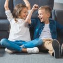 Jeux pour frère et sœur pour se lier, rivaliser et coopérer