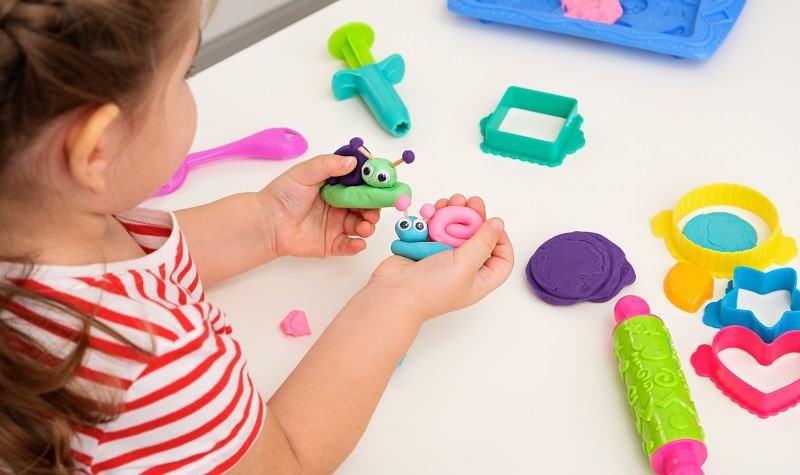 Modèles pâte à modeler : 40 idées simples pour les enfants