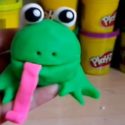 Grenouille en pâte à modeler