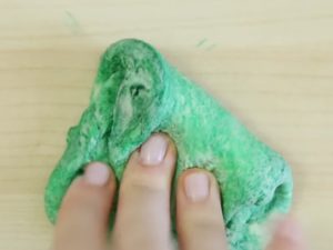 colorer pâte à modeler