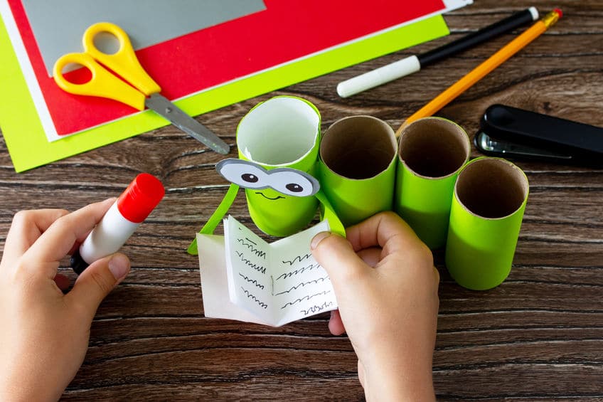 Pot à crayon rouleau papier toilette : un modèle simple