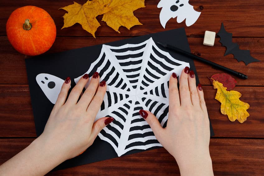 make a paper spider web