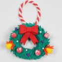 Couronne de Noël en pâte à modeler : tutoriel vidéo