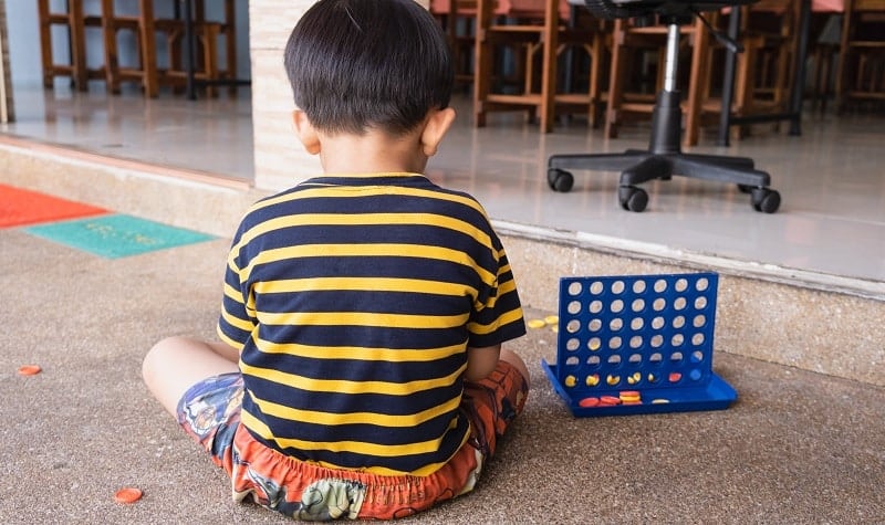 Quels jeux de société pour un enfant de moins de 2 ans