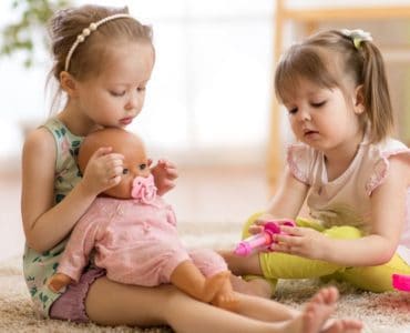 pourquoi jouer avec des poupées