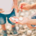 Jeux avec des galets (ou des pierres) : 12 idées simples
