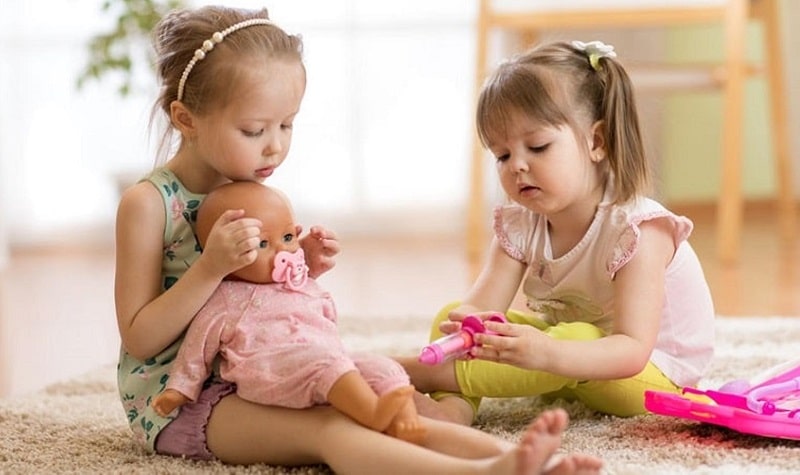 Pourquoi jouer avec des poupées