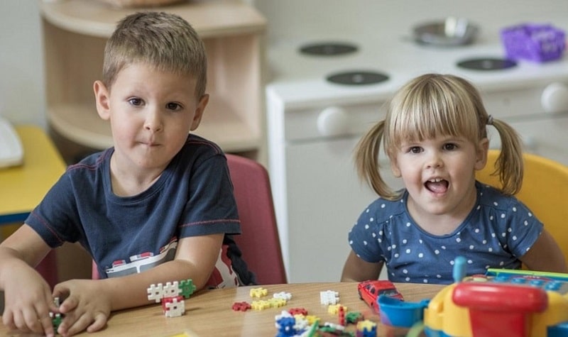 Activités Montessori à 3 ans ✨ 5 idées faciles à proposer à la maison