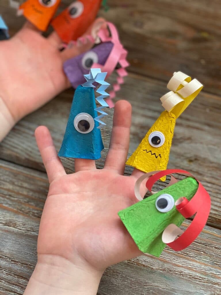 marionnettes à doigt monstre