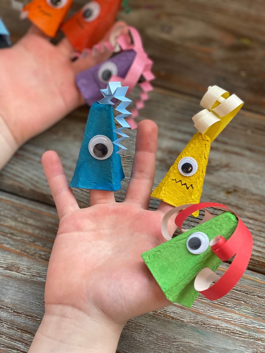 Marionnette à doigt monstre : un bricolage facile et amusant