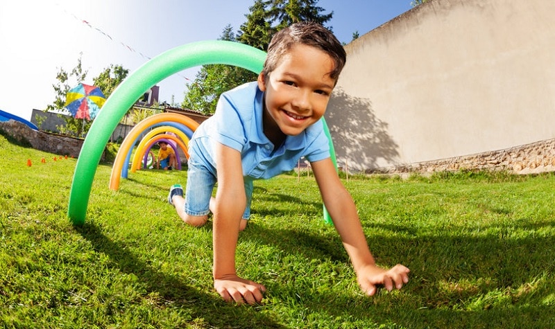 Comment organiser une course d'obstacles pour votre enfant de deux ans