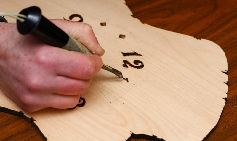 La pyrogravure sur bois, une activité ludique et créative