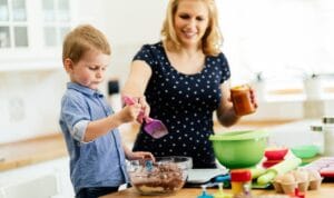 enseigner à cuisiner en toute sécurité aux enfants