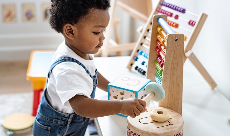 jeune enfant montessori