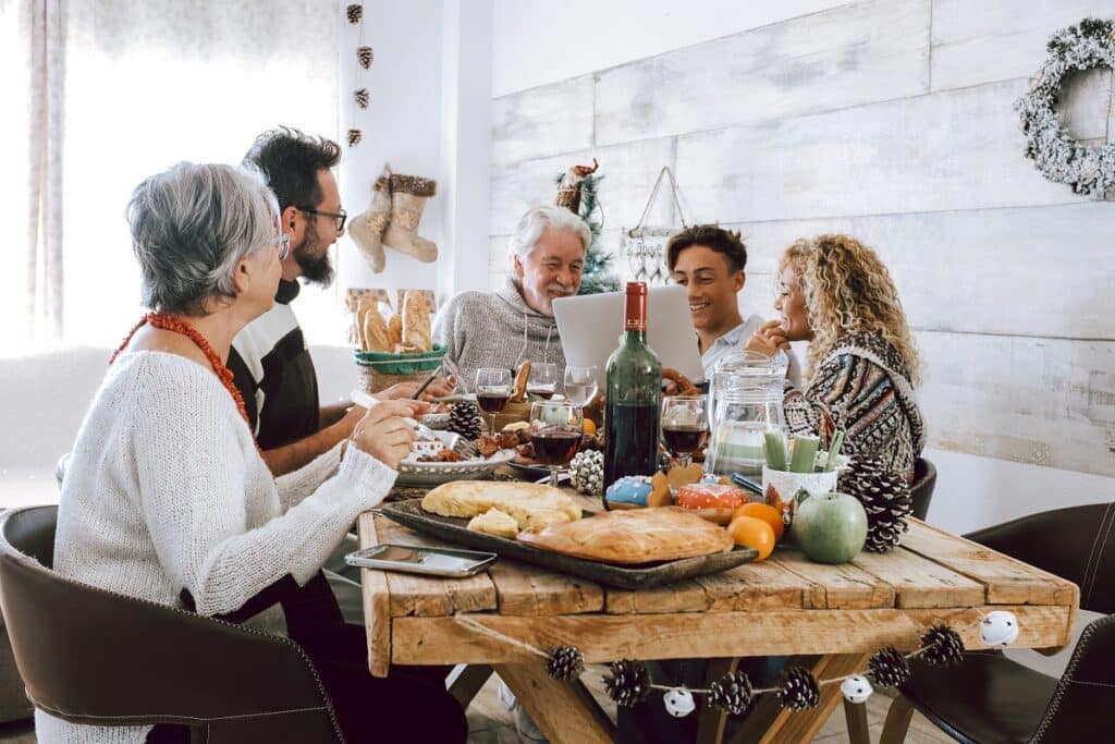 famille à table