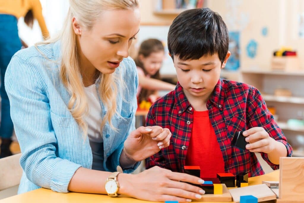 comment devenir un éducateur montessori