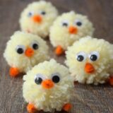 Poussin pompon : un bricolage facile !
