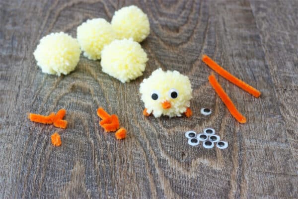 Poussin pompon : un bricolage facile