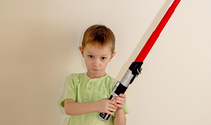 enfant sabre laser