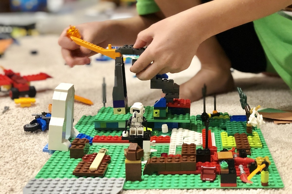 Apprendre par le jeu… Les Conjugaisons avec des briques Lego