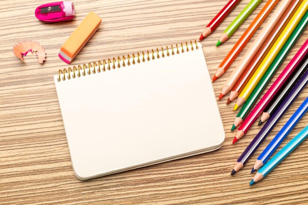 fournitures scolaires pour dessiner