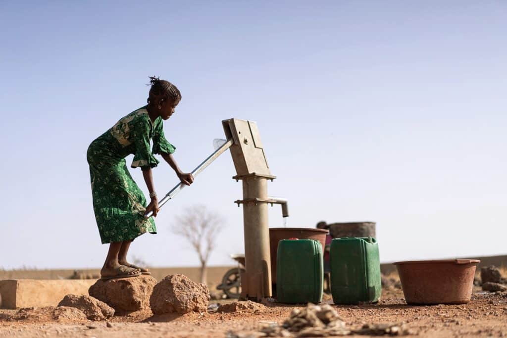 enfant accès eau village afrique