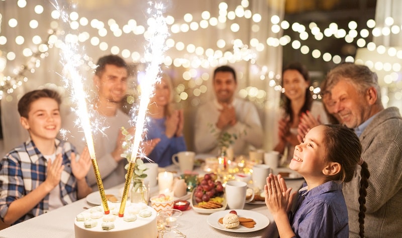 Fontaines à gâteau : la touche magique pour un anniversaire enfant