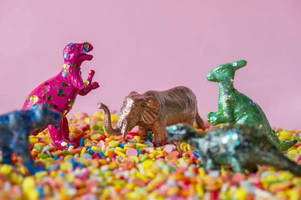 petits dinosaures en plastique