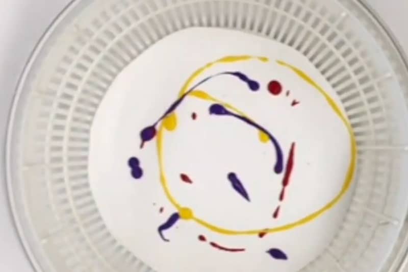 spin art avec une essoreuse à salade