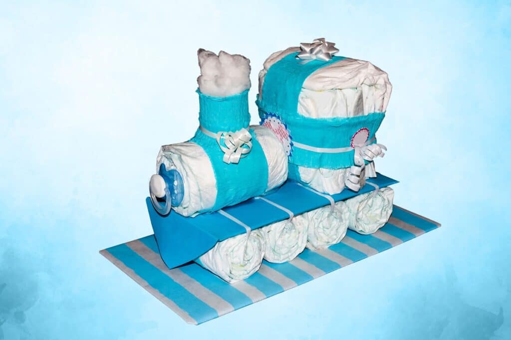 gâteau de couches en forme de train