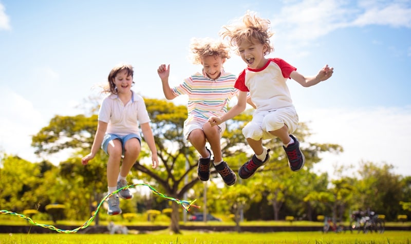 enfants en mouvement