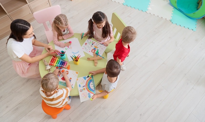 jeux éducatifs et ludiques à proposer aux enfants dès 3 ans en crèche