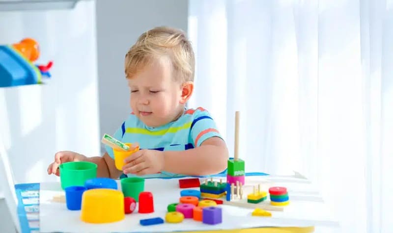 5 accessoires pour stimuler le développement moteur et cognitif de votre enfant