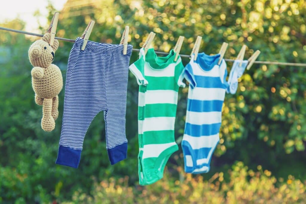 Comment choisir des vêtements confortables pour bébé pour jouer et explorer