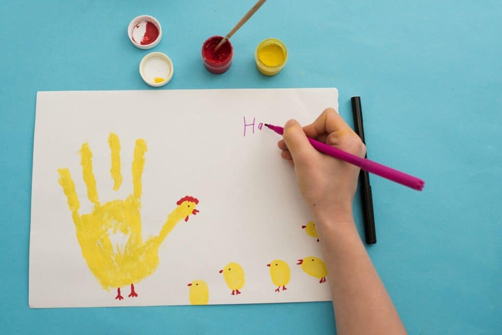 empreinte de main poule et poussins