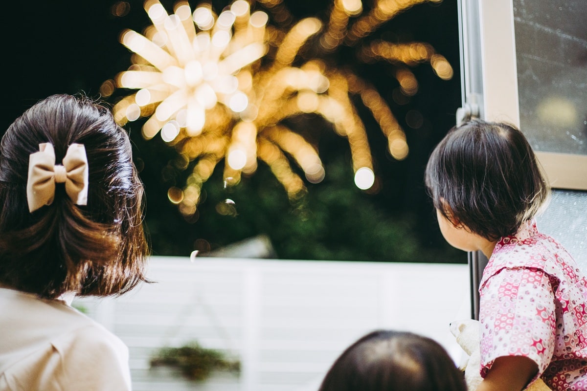 organiser feu d'artifice en famille
