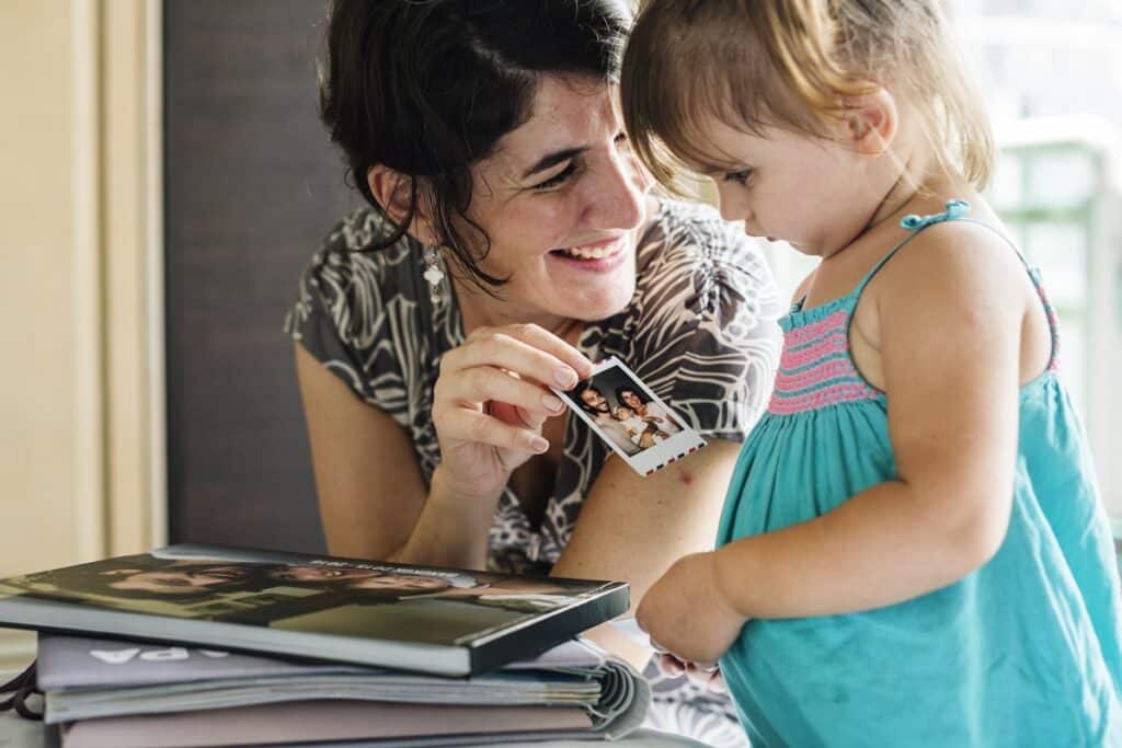 Comment restaurer de vieilles photos et passer de bons moments avec vos enfants